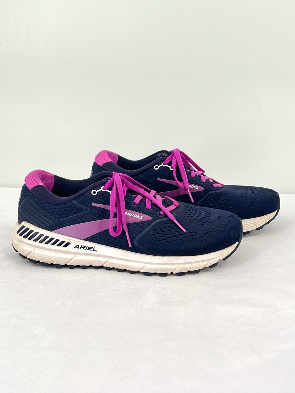 Brooks Ariel 20 Navy Blue Magenta Motion Control Running Shoes Women’s Size 11